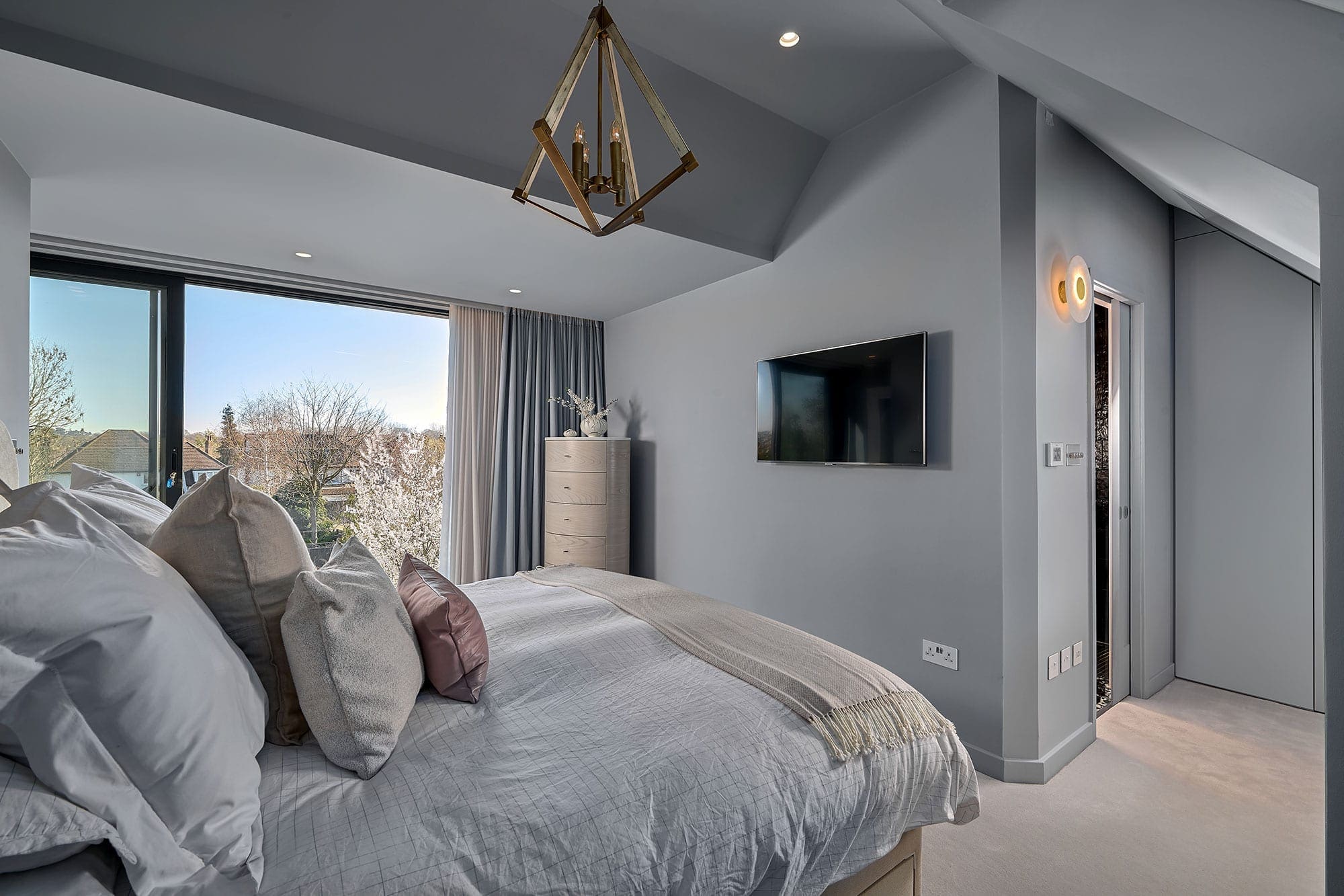 72-Manor-Drive Local loft conversion with large sliding doors